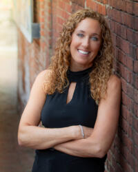 Lynne Brillard, CIC